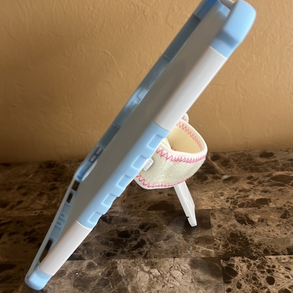 Case for iPad 10th generation for 10.9 inch tablet. - Picture 4 of 7